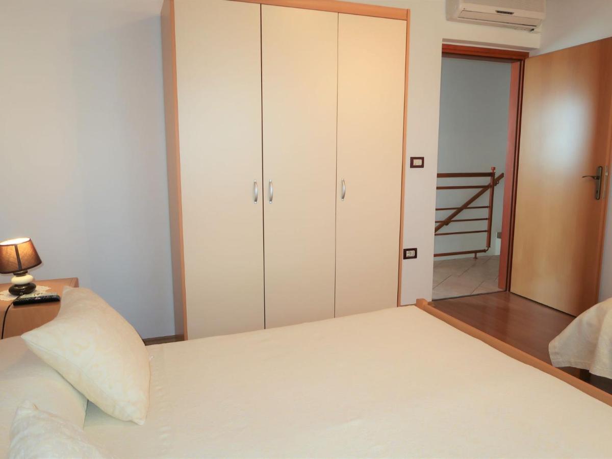 Holiday Home Andrea - Lbn415 By Interhome ラビン エクステリア 写真